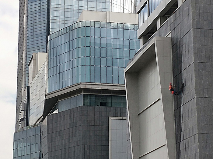 巴中外墙洗清高楼外墙为什么会难洗呢？